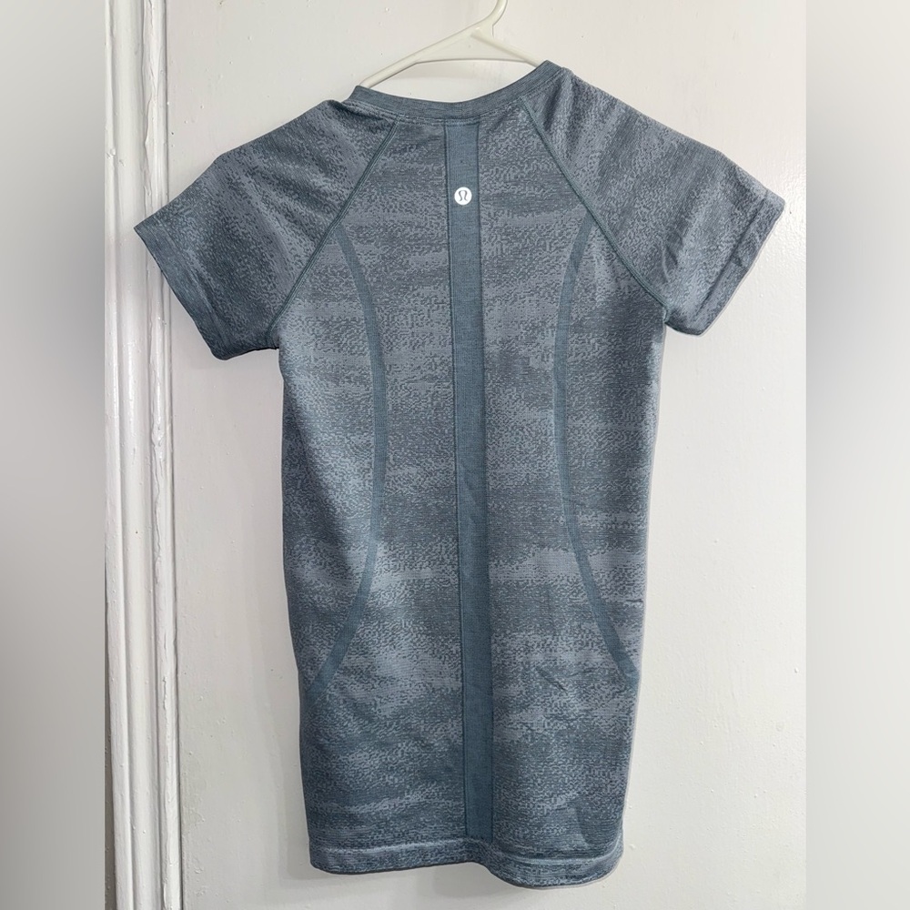 Lululemon Swiftly Speed Short Sleeve size 4 - Picture 9 of 11
